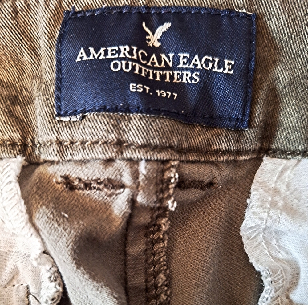 ✨️AEO Stretch Tropical Bermuda Shorts! - Picture 5 of 6